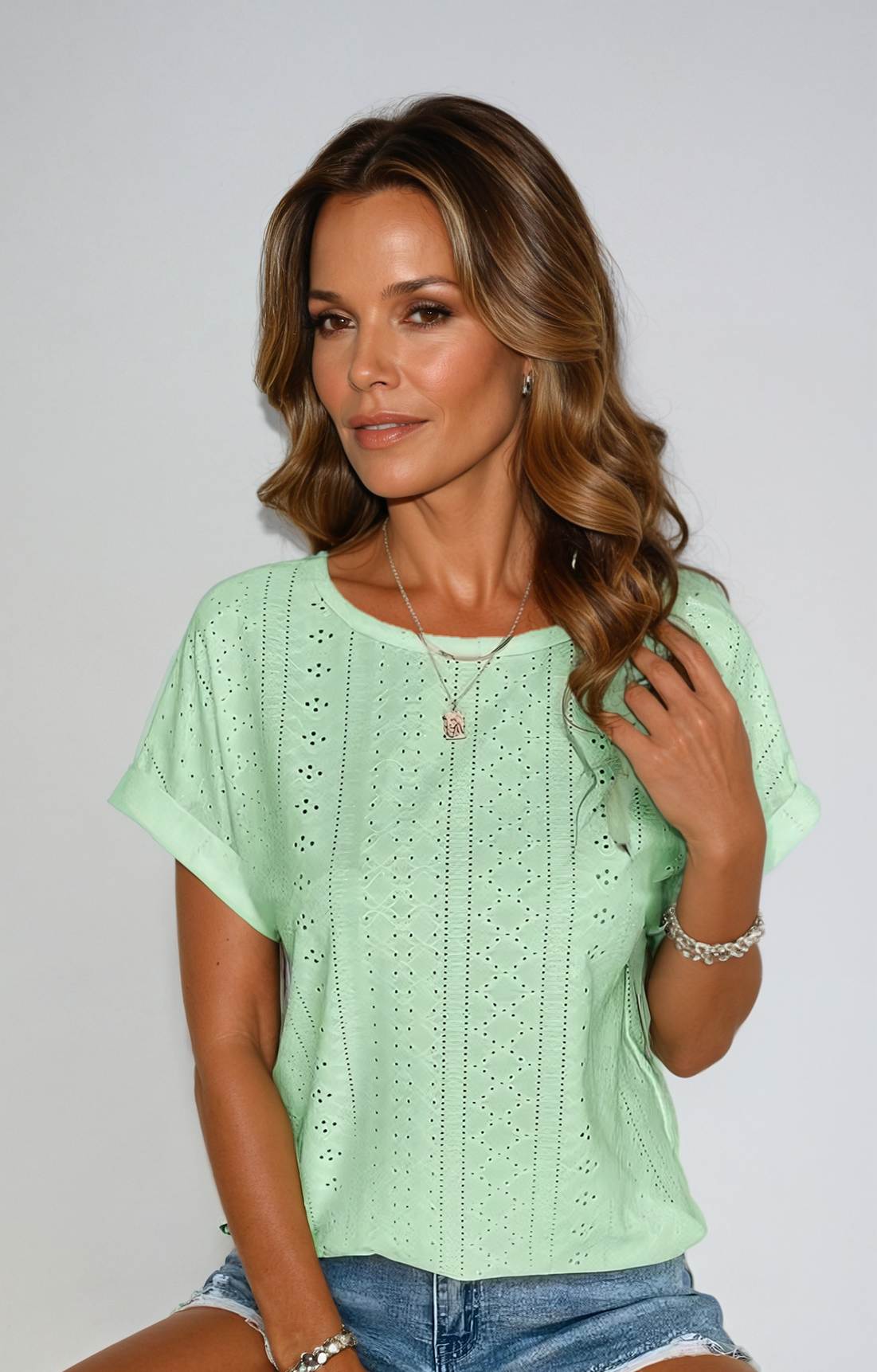 Riza – sunlit eyelet breeze
