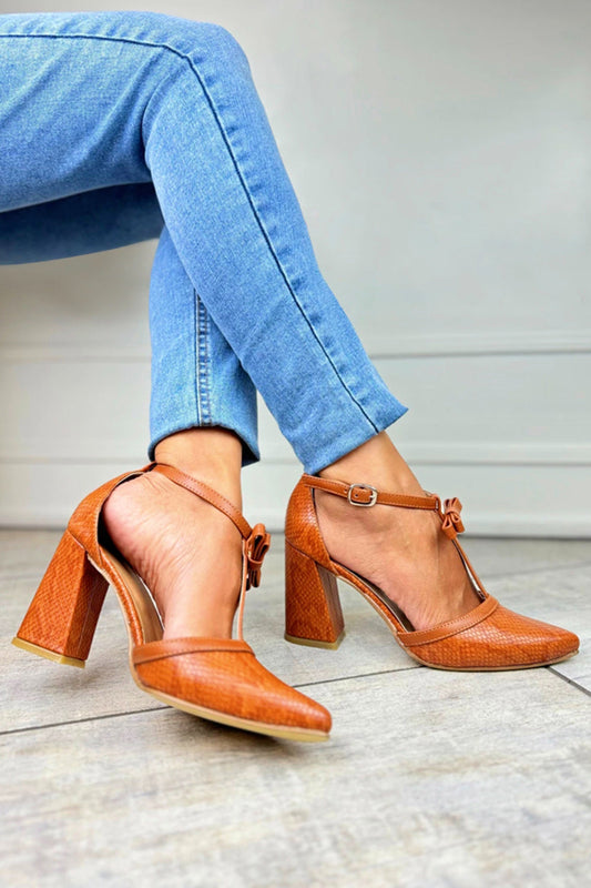 Ravella – sculpted cross-strap elegance