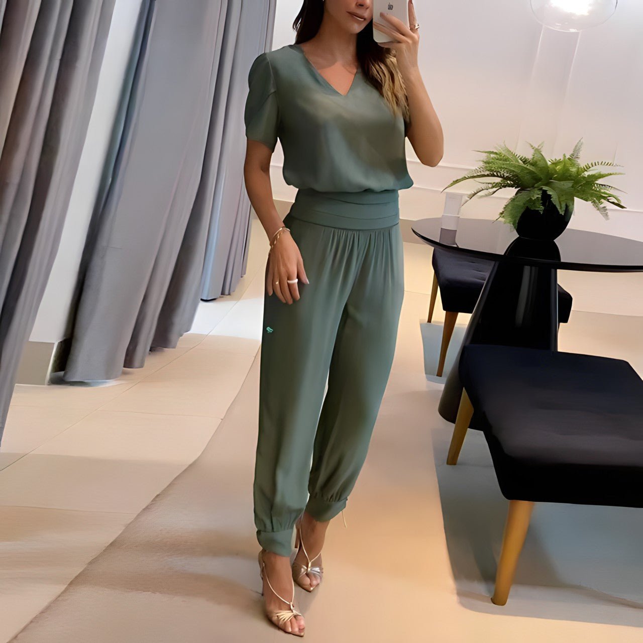 DAPHNE - CHIC AND FASHION-FORWARD ENSEMBLE