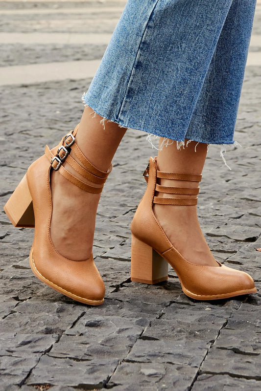 Casilda – sleek grace with a bold heel