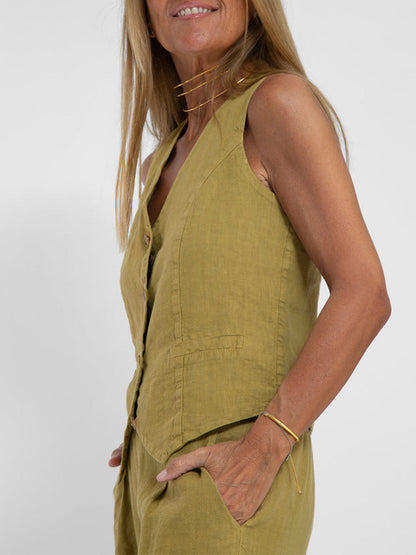 ELEVATE YOUR STYLE WITH THE AIRA BUTTONED VEST AND WIDE-LEG TROUSERS ENSEMBLE