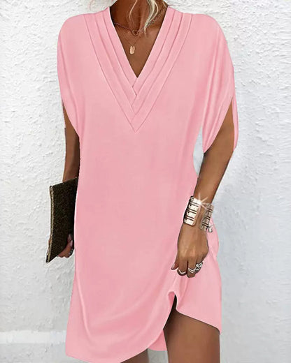 Amélie – timeless elegance with a V-neck design