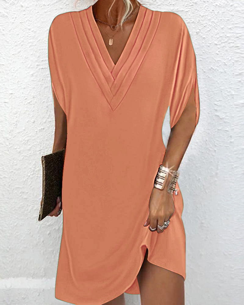 Amélie – timeless elegance with a V-neck design