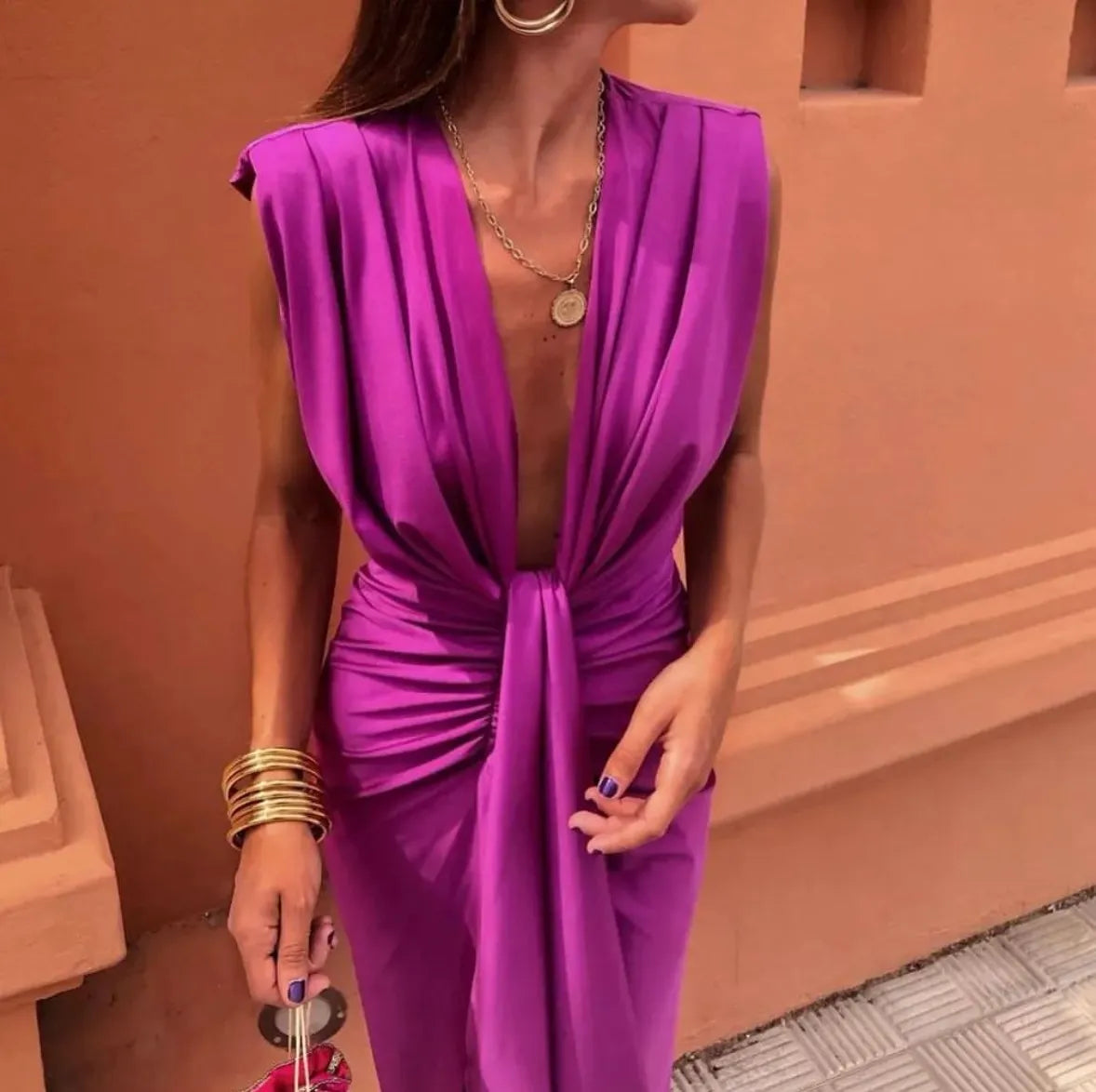 Amelia – soft pleats with a modern muse glow
