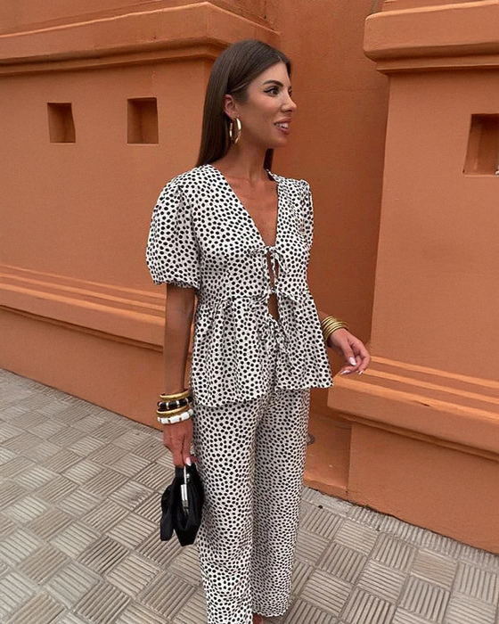 Naomi – breezy allure in sun-kissed linen