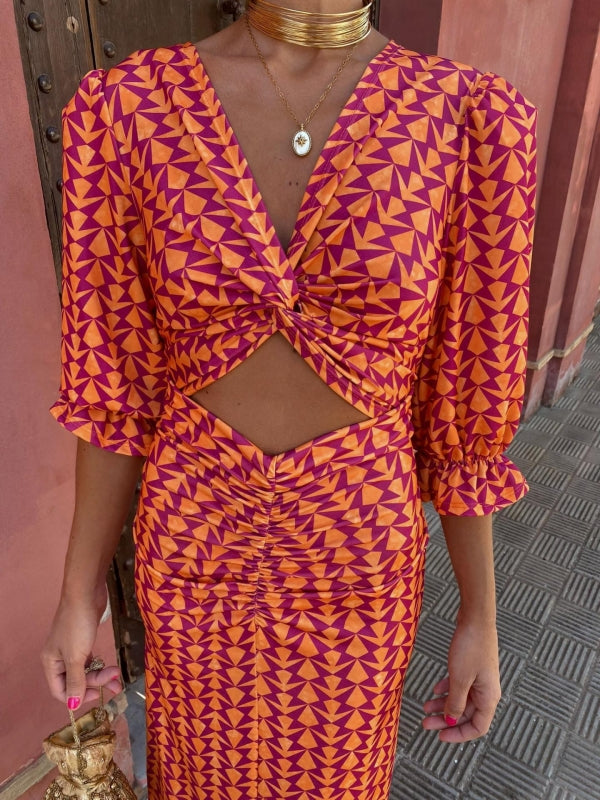 Lara – satin allure for sunlit days