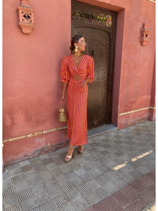 Lara – satin allure for sunlit days