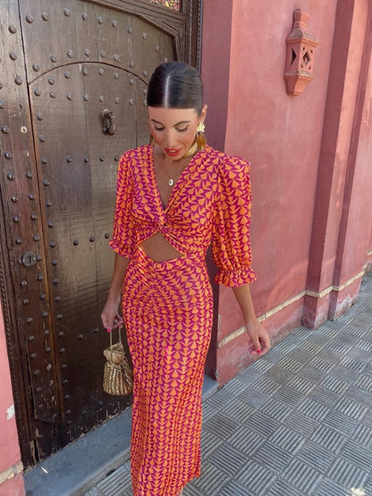 Lara – satin allure for sunlit days