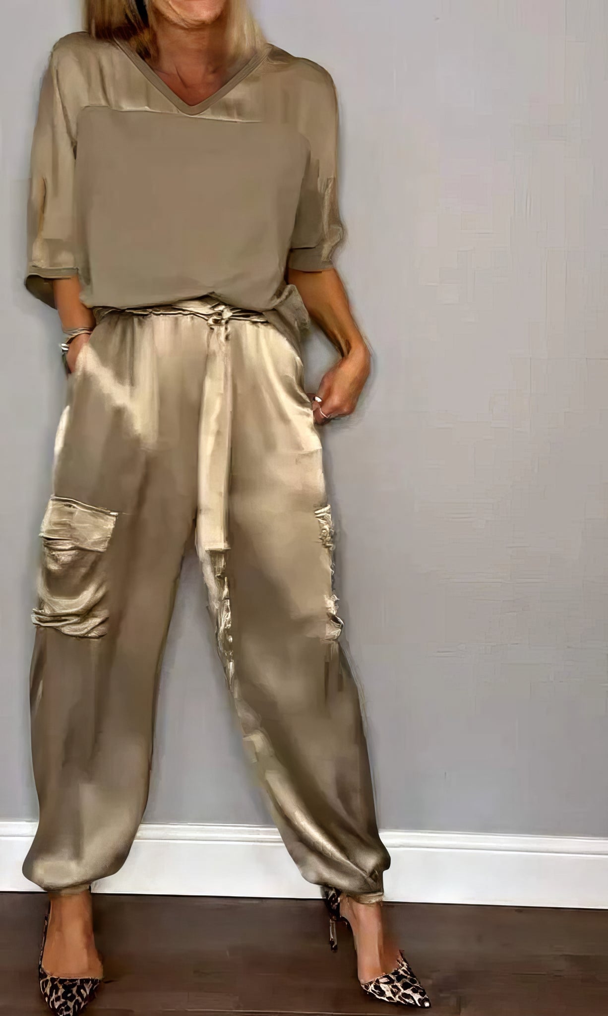 ELEGANT TWO-PIECE SATIN SET WITH BLOUSE AND CARGO PANTS
