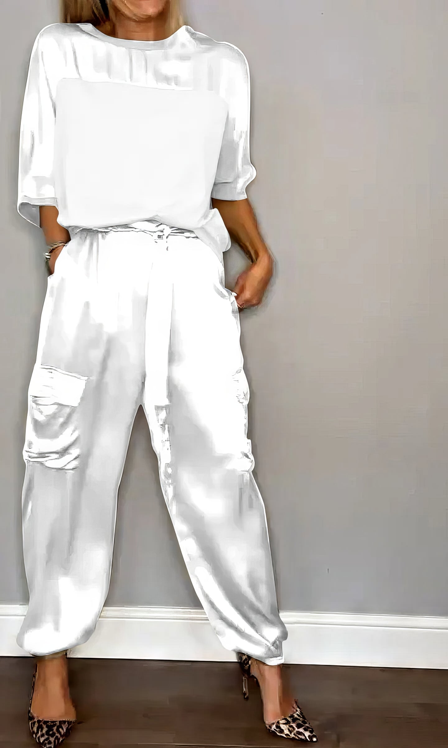 ELEGANT TWO-PIECE SATIN SET WITH BLOUSE AND CARGO PANTS